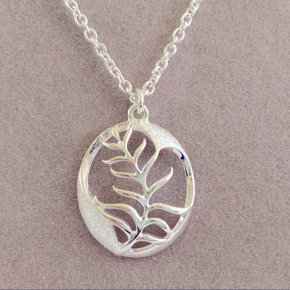 Unique & Co Sterling Silver Oval with Branch & Leaf Leaves Pendant Necklace